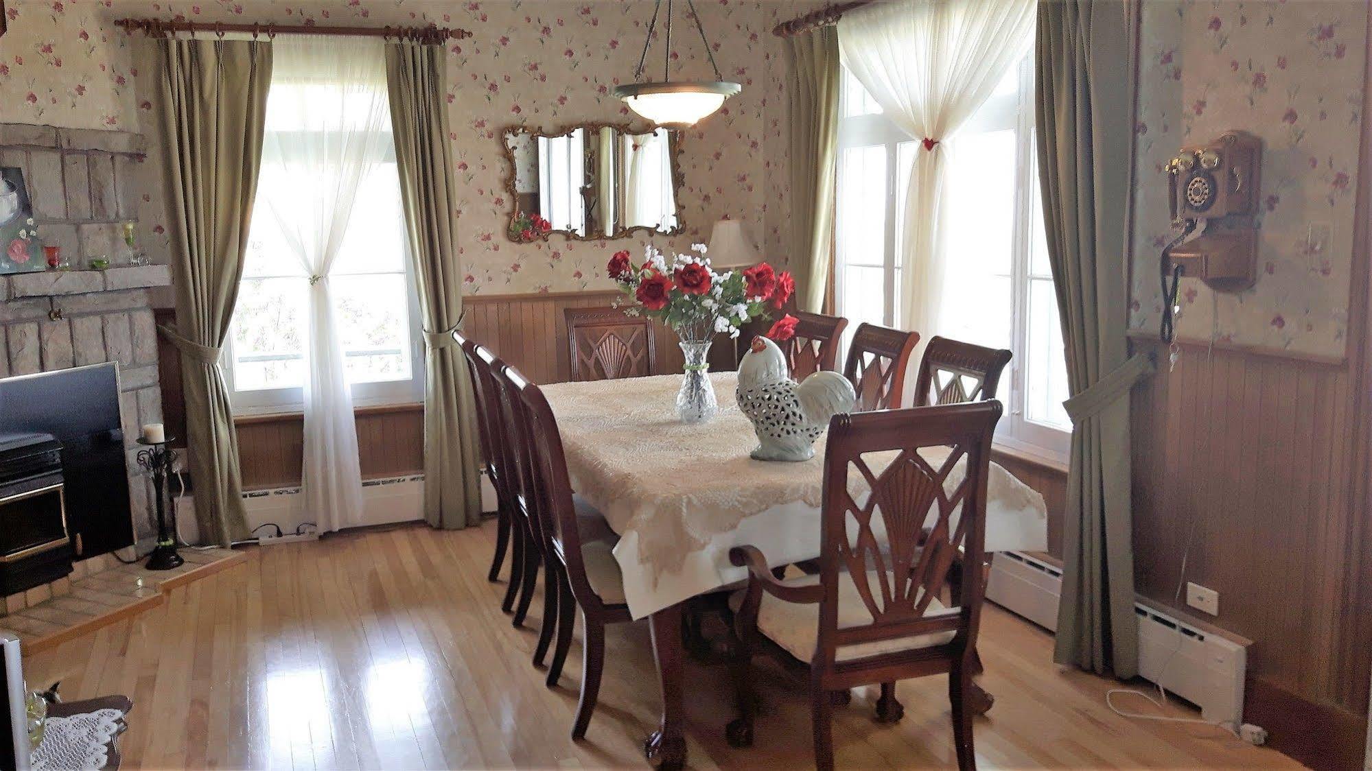 Auberge Gite Maison Des Lilas La Malbaie Exteriér fotografie