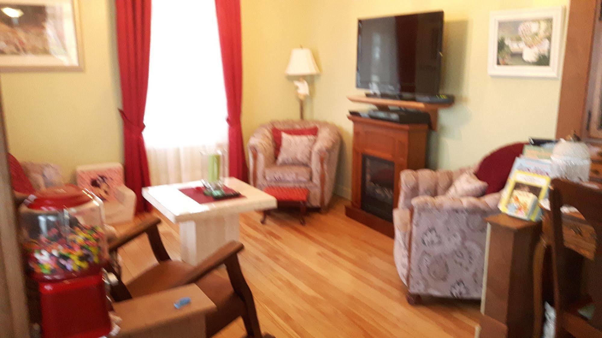 Auberge Gite Maison Des Lilas La Malbaie Exteriér fotografie
